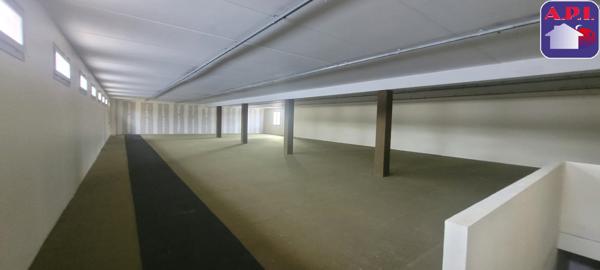 LOCAL COMMERCIAL OU PROFESSIONNEL VARILHES AVEC PARKING