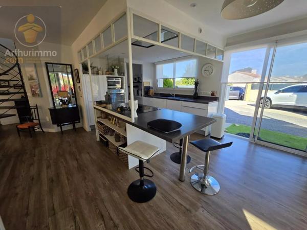 Vente                                                      Maison
                        
                     7 pièces                      170 m2                     à La Barre-de-Monts