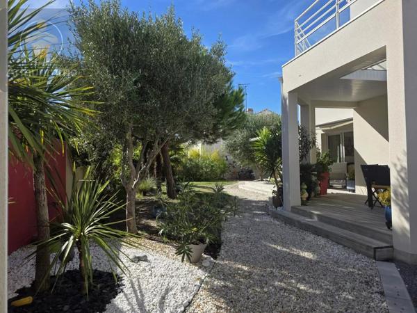 Vente                                                      Maison
                        
                     7 pièces                      170 m2                     à La Barre-de-Monts