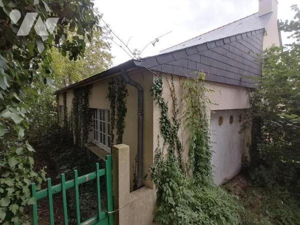 Etude de BRUZ - en sortie d'agglomération à 800 m du centre-ville - maison indépendante à rénov...