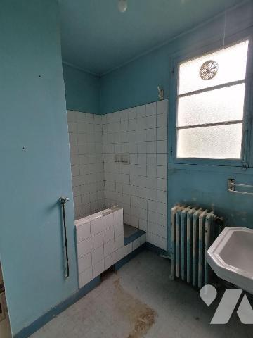Etude de BRUZ - en sortie d'agglomération à 800 m du centre-ville - maison indépendante à rénov...