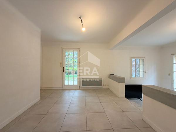 A LOUER 84160 LOURMARIN MAISON 3 PIECES 74.40M² AVEC JARDIN