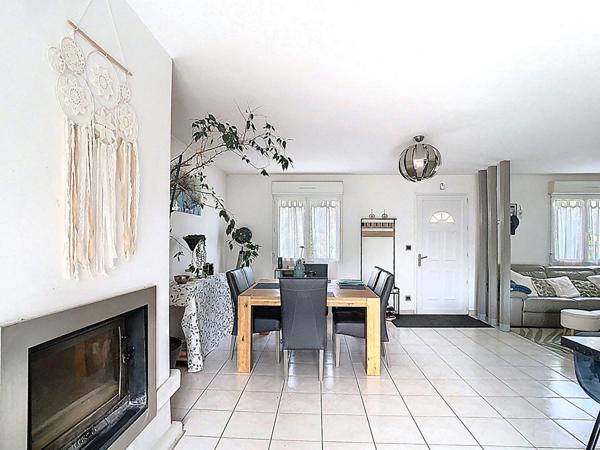 Maison familiale en plein bourg de Soucelles (Rives du Loir en Anjou)