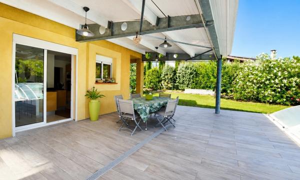 VILLA DE STANDING - DOUBLE GARAGE - PISCINE