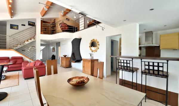 VILLA DE STANDING - DOUBLE GARAGE - PISCINE