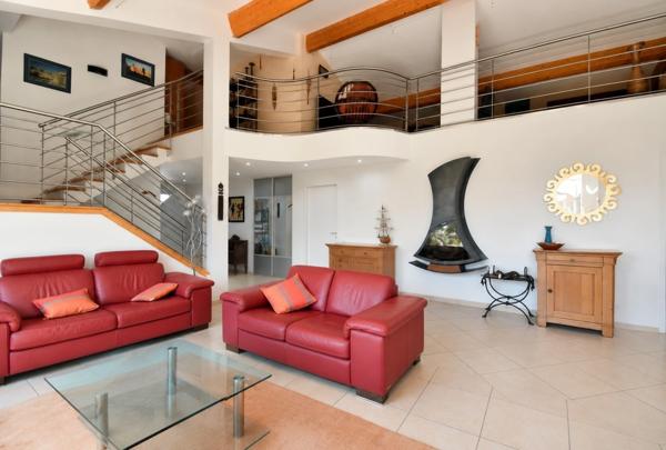 VILLA DE STANDING - DOUBLE GARAGE - PISCINE
