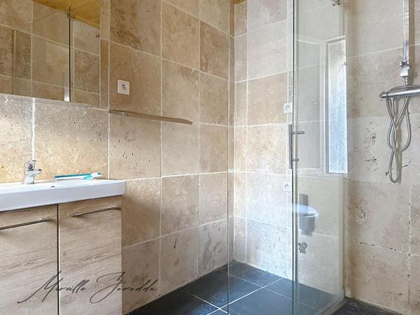 BEAUCAIRE A VENDRE MAISON DE VILLE AVEC TERRASSE 4 PIECES 74 m² ET CAVE