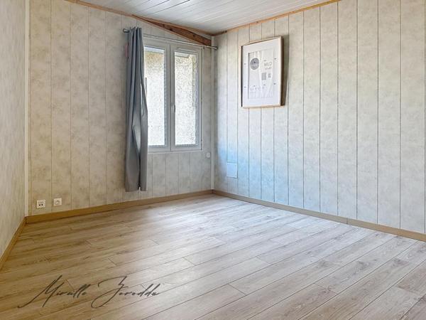 BEAUCAIRE A VENDRE MAISON DE VILLE AVEC TERRASSE 4 PIECES 74 m² ET CAVE