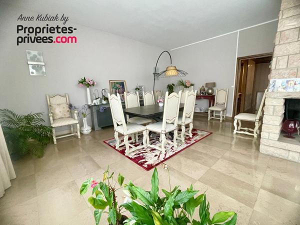 Ensemble immobilier de 550 m2 - Immeuble et 2 locaux pro