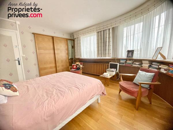 Ensemble immobilier de 550 m2 - Immeuble et 2 locaux pro