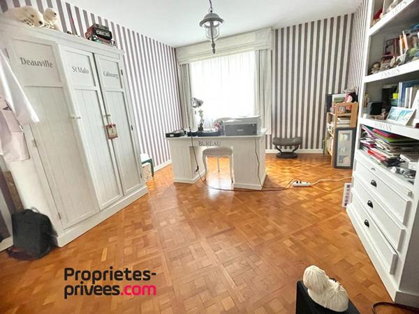 Ensemble immobilier de 550 m2 - Immeuble et 2 locaux pro