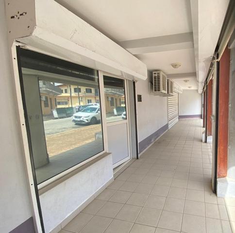 LOCAUX PRO CAYENNE, 115M2 + PARKINGS SÉCURISÉS