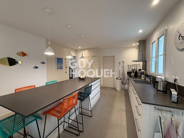 Maison exceptionnelle à vendre à La Flotte - 5 chambres, piscine et garage double !