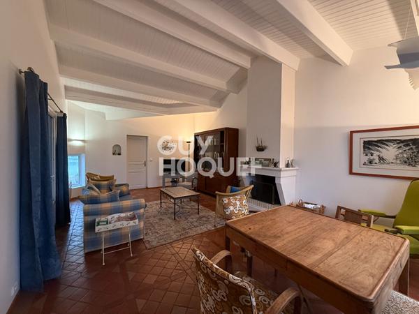 Maison exceptionnelle à vendre à La Flotte - 5 chambres, piscine et garage double !