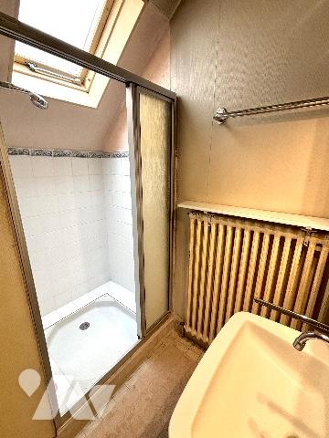 CHARTRES 5MN. A PIED DU CENTRE, DANS UN ECRIN DE VERDURE, PROPRIETE DE CHARME 210m² sur 1000m² CLOS