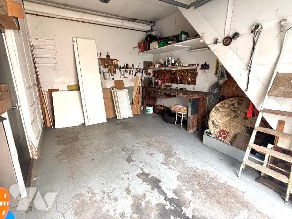 CHARTRES 5MN. A PIED DU CENTRE, DANS UN ECRIN DE VERDURE, PROPRIETE DE CHARME 210m² sur 1000m² CLOS