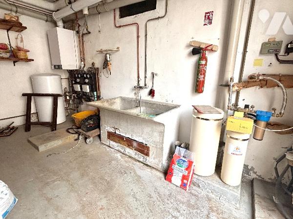 CHARTRES 5MN. A PIED DU CENTRE, DANS UN ECRIN DE VERDURE, PROPRIETE DE CHARME 210m² sur 1000m² CLOS