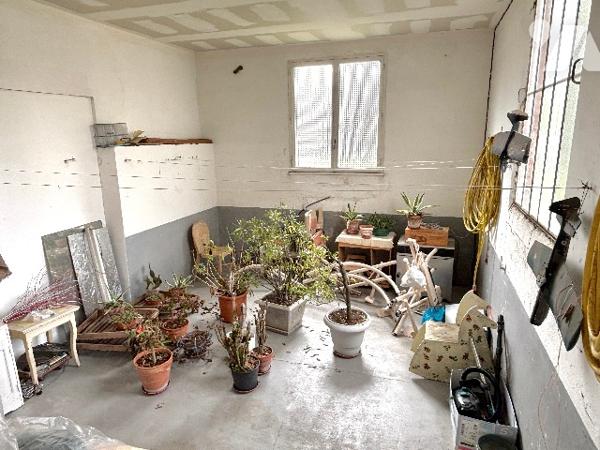 CHARTRES 5MN. A PIED DU CENTRE, DANS UN ECRIN DE VERDURE, PROPRIETE DE CHARME 210m² sur 1000m² CLOS