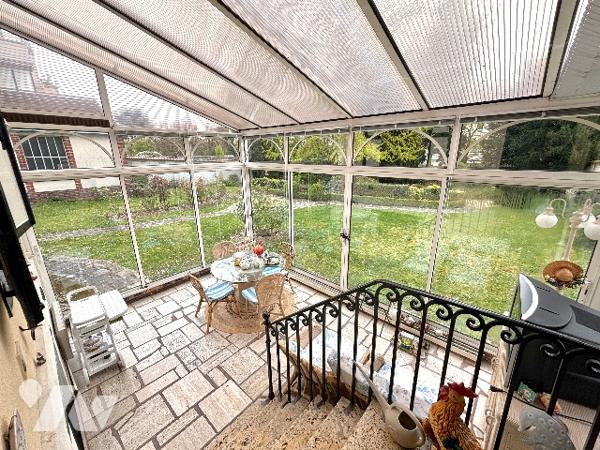 CHARTRES 5MN. A PIED DU CENTRE, DANS UN ECRIN DE VERDURE, PROPRIETE DE CHARME 210m² sur 1000m² CLOS