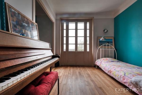 Étampes (91150) Maison de caractère avec terrasse dominant un jardin arboré de 800 m2 à Étampes