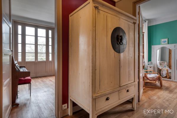 Étampes (91150) Maison de caractère avec terrasse dominant un jardin arboré de 800 m2 à Étampes