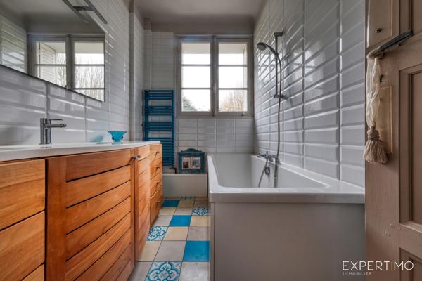 Étampes (91150) Maison de caractère avec terrasse dominant un jardin arboré de 800 m2 à Étampes