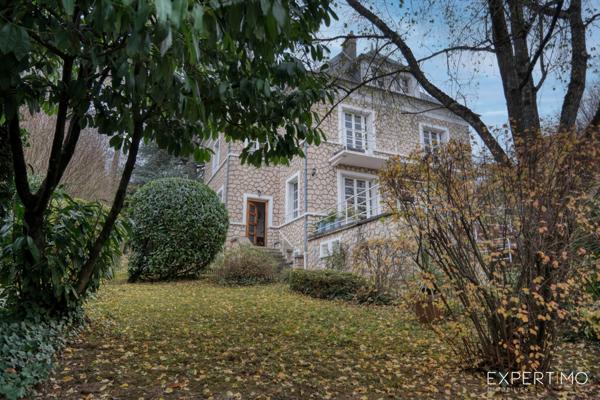 Étampes (91150) Maison de caractère avec terrasse dominant un jardin arboré de 800 m2 à Étampes