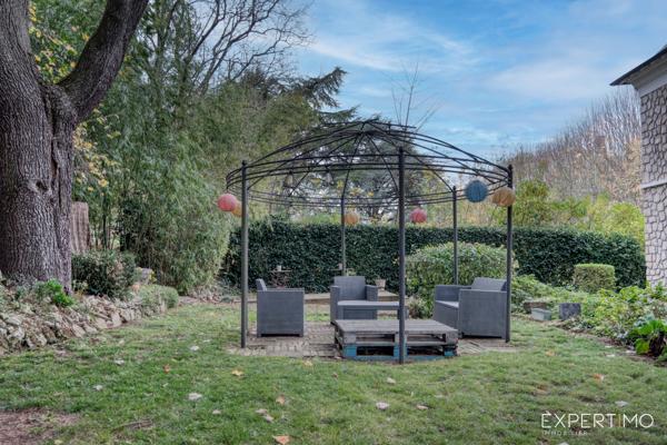 Étampes (91150) Maison de caractère avec terrasse dominant un jardin arboré de 800 m2 à Étampes