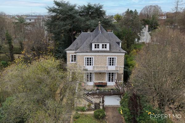 Étampes (91150) Maison de caractère avec terrasse dominant un jardin arboré de 800 m2 à Étampes