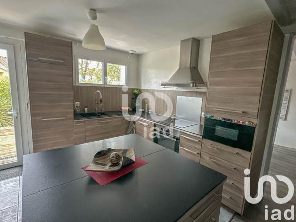 Maison 10 pièces de 250 m² à Le Pian-Médoc (33290)