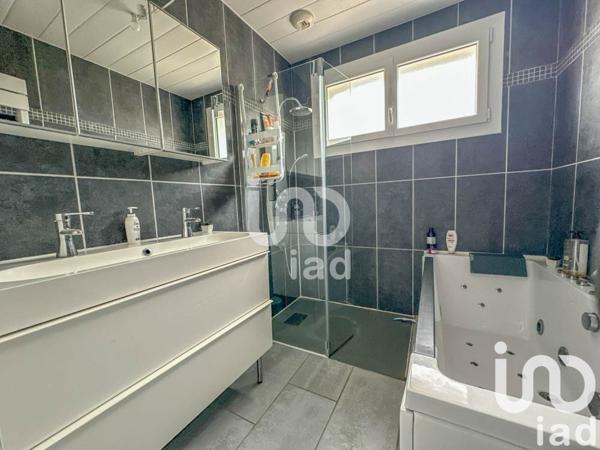 Maison 10 pièces de 250 m² à Le Pian-Médoc (33290)