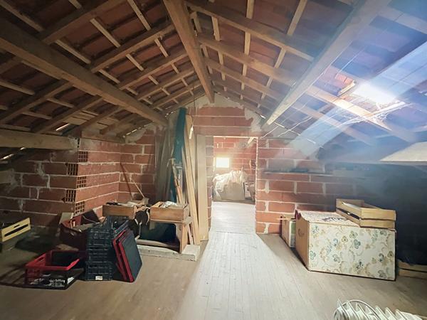 Maison familiale avec appartement indépendant et piscine à Prayssac