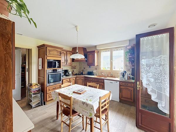 Maison familiale avec appartement indépendant et piscine à Prayssac