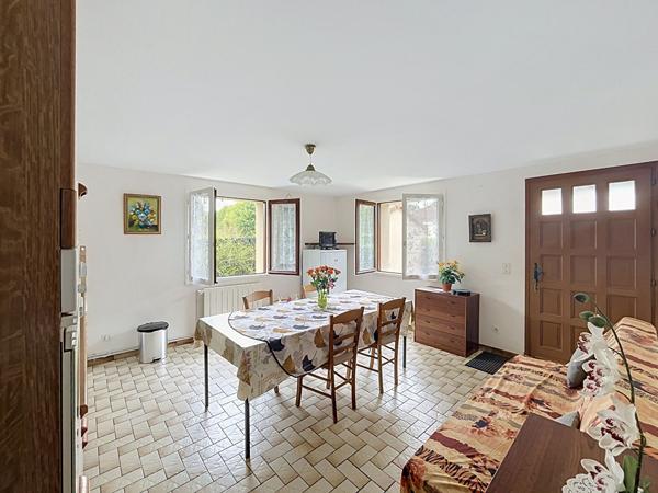 Maison familiale avec appartement indépendant et piscine à Prayssac