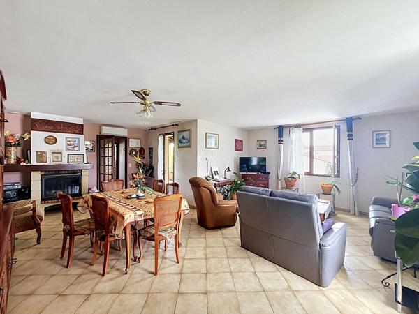 Maison familiale avec appartement indépendant et piscine à Prayssac