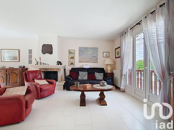 Maison traditionnelle 5 pièces de 102 m² à Pontault-Combault (77340)