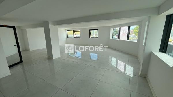 Location local commercial Fort-de-France - 77 m² - 1 839 €/mois
