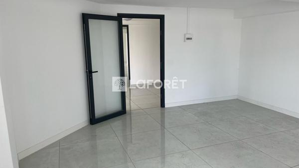 Location local commercial Fort-de-France - 77 m² - 1 839 €/mois
