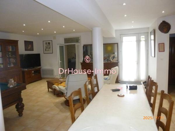 Immeuble à vendre de 709 m²