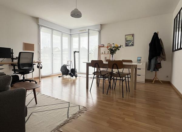 A LOUER T2 meublé Angers 54 m² (balcon et box parking)