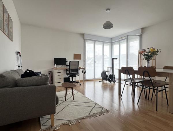 A LOUER T2 meublé Angers 54 m² (balcon et box parking)