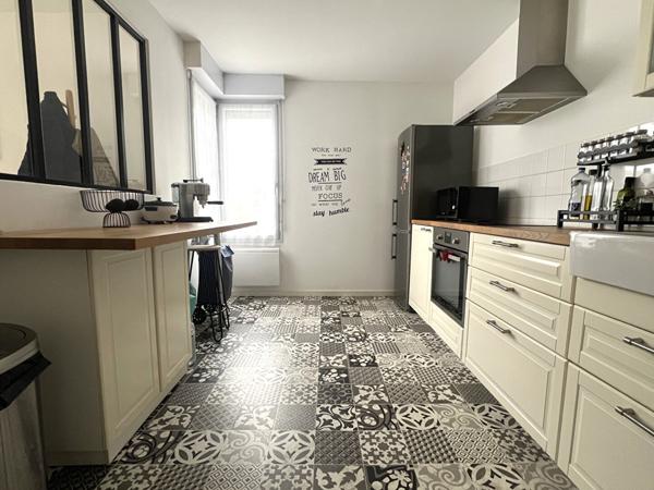 A LOUER T2 meublé Angers 54 m² (balcon et box parking)