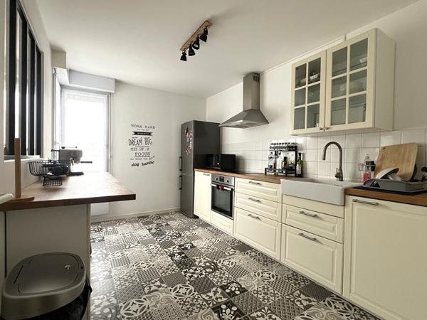 A LOUER T2 meublé Angers 54 m² (balcon et box parking)