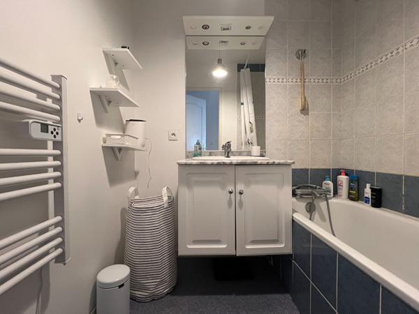 A LOUER T2 meublé Angers 54 m² (balcon et box parking)