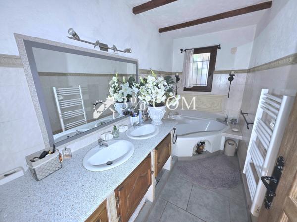 Maison
                                                                                                                                                                                                                                                                                                                        5 pièce(s)                                                                                                                                                                                                          4 chambre(s)                                                                                                                                                                                                          107  m²