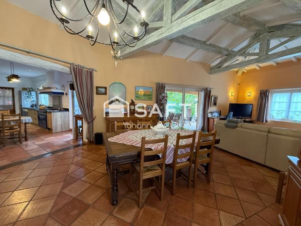 Maison 140 m² avec piscine à débordement, terrain arboré et oliviers – Carcès