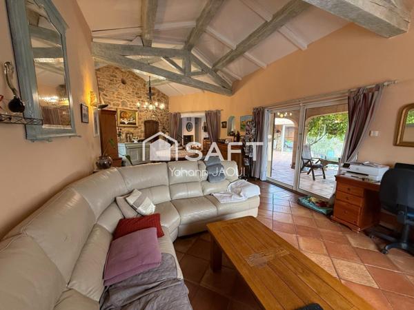 Maison 140 m² avec piscine à débordement, terrain arboré et oliviers – Carcès