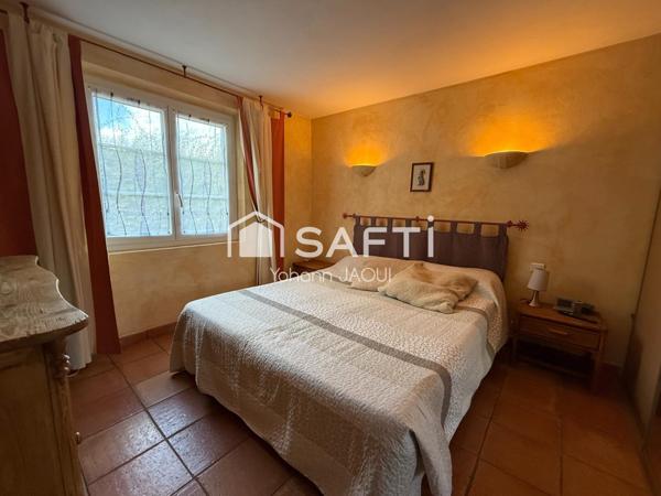 Maison 140 m² avec piscine à débordement, terrain arboré et oliviers – Carcès