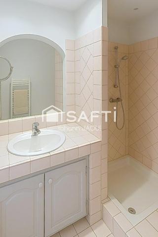 Maison 140 m² avec piscine à débordement, terrain arboré et oliviers – Carcès