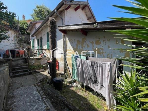 A découvrir, à rénover ! Fort potentiel